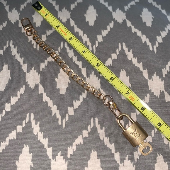 LV authentic Lock and key number (322) - Picture 7 of 7